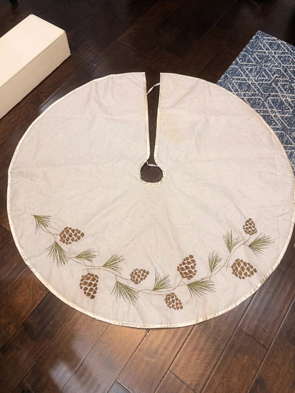 Vintage Quilted Christmas Tree Skirt 48” Acorns Embroidered Beaded Pine Needles